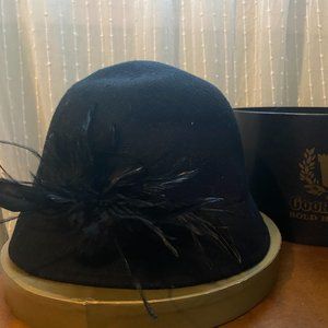 Vintage style felt cloche hat with ostrich feather